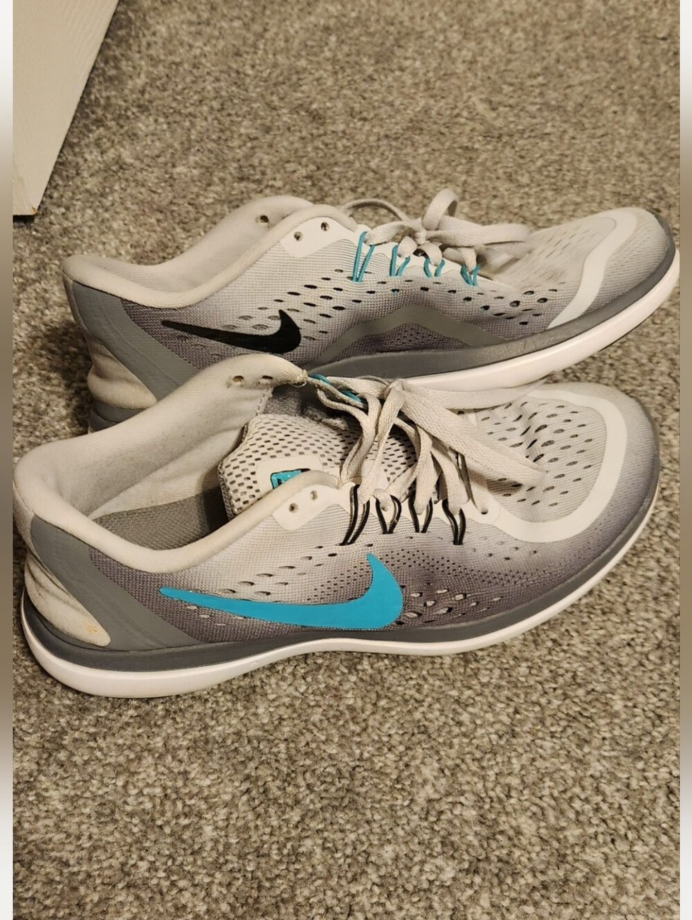 RARE Nike Women’s Size 8 Gray Ombre Sneakers with Teal Swoosh